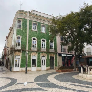 Das Grüne Haus mit typischen Azulejos in Lagos.
