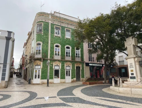 Das Grüne Haus mit typischen Azulejos in Lagos.